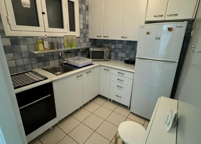 Eve's House 2 In Front Of The * Лоутраки